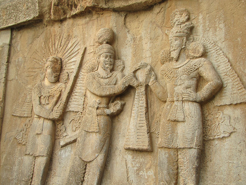 نقش برجسته تاج گذاری اردشیر دوم طاق بستان کرمانشاه